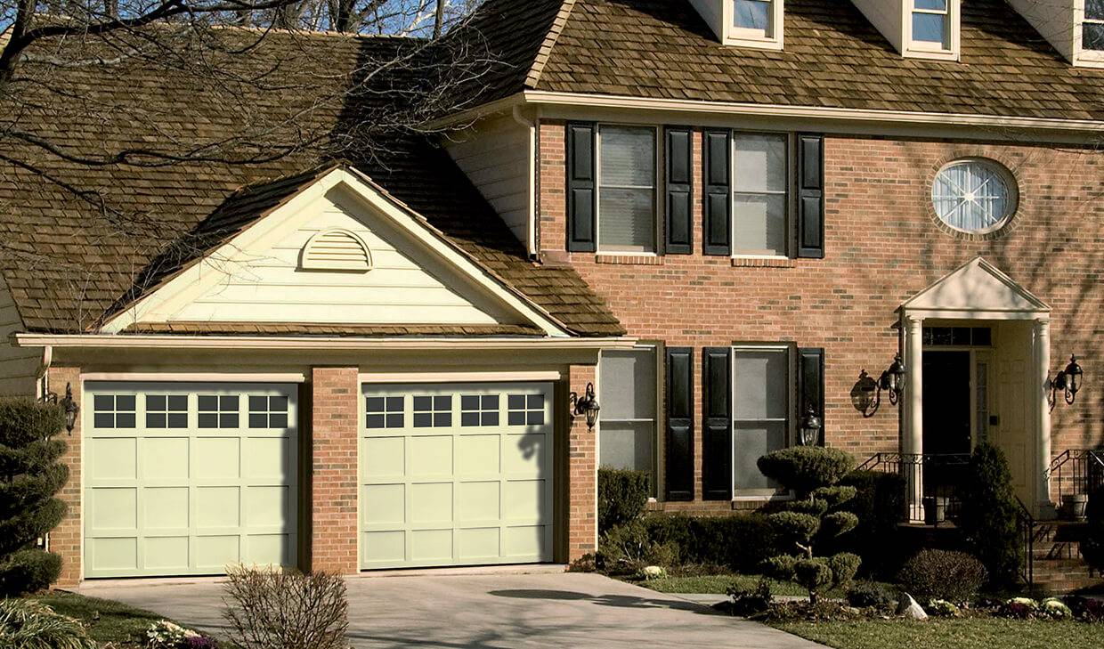 Cambridge CM, 8' x 7', Desert Sand doors and overlays, 4 lite Panoramic windows with Clear glass